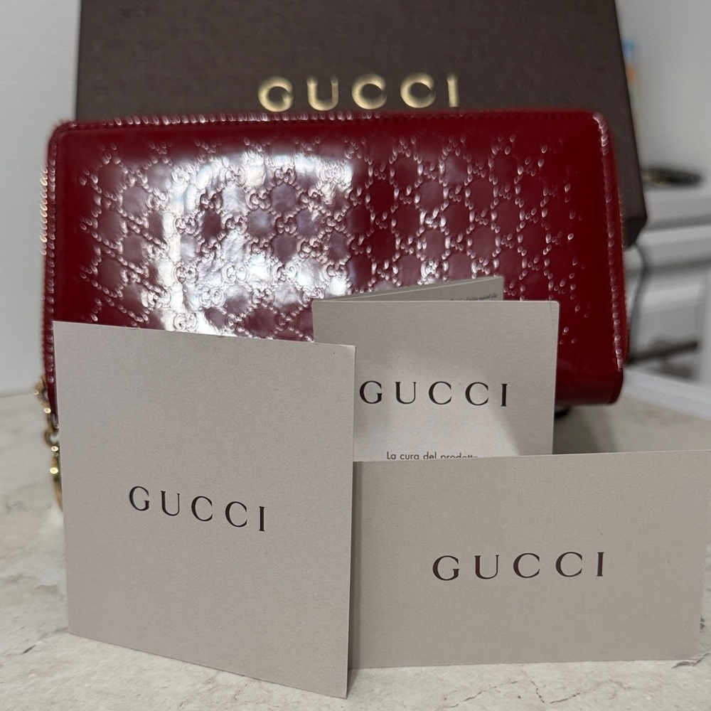 Gucci Red ♥️Patent Leather Zip Wallet♥️